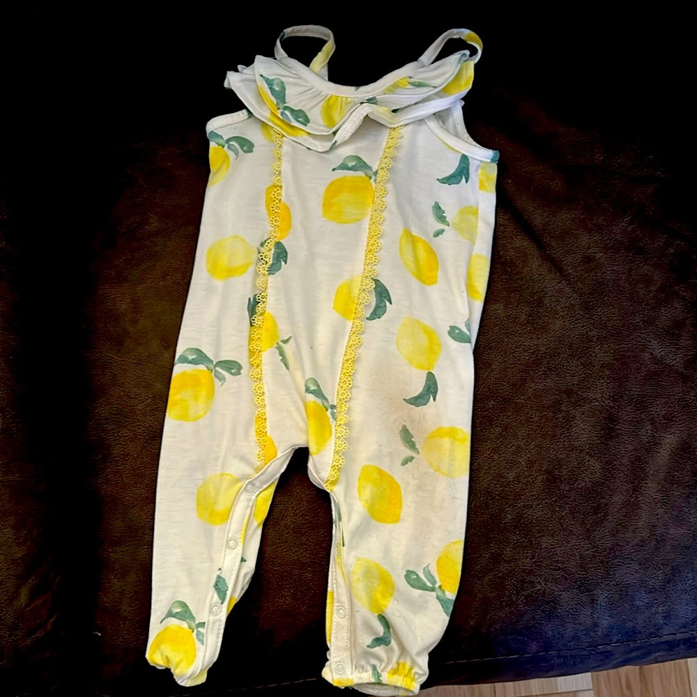 Lemon detailed romper for baby